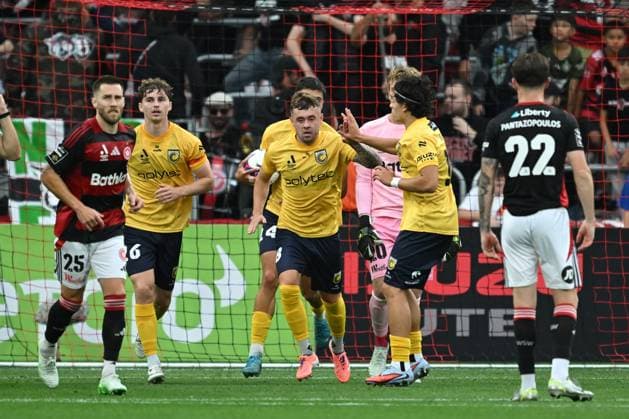 ALEAGUE WANDERERS MARINERS, Alfie McCalmont of the Mariners celebrates after scoring with a penalty goal during the A-League Men Round 5 match between the Western Sydney Wanderers and the Central Coast Mariners at CommBank Stadium in Sydney, Saturday, November 22, 2025. ( NO ARCHIVING, EDITORIAL USE ONLY SYDNEY NEW SOUTH WALES AUSTRALIA  Copyright: xDEANxLEWINSx 20251122155113449071