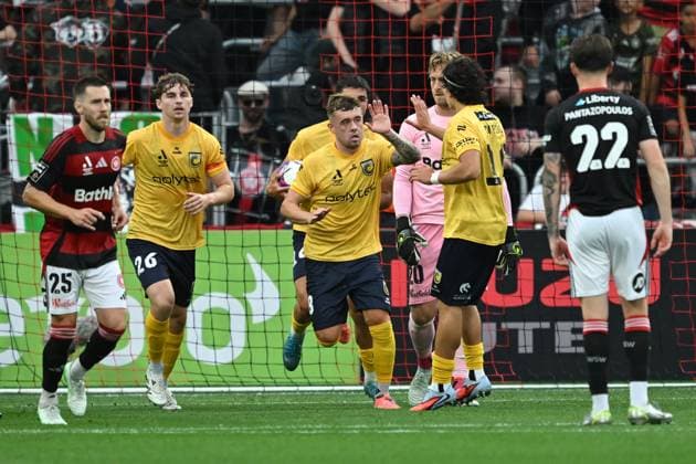 ALEAGUE WANDERERS MARINERS, Alfie McCalmont of the Mariners celebrates after scoring with a penalty goal during the A-League Men Round 5 match between the Western Sydney Wanderers and the Central Coast Mariners at CommBank Stadium in Sydney, Saturday, November 22, 2025. ( NO ARCHIVING, EDITORIAL USE ONLY SYDNEY NEW SOUTH WALES AUSTRALIA  Copyright: xDEANxLEWINSx 20251122148393691180