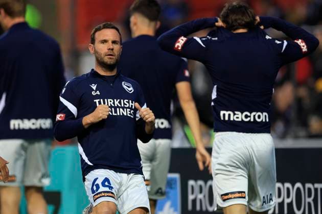 ALEAGUE SYDNEY VICTORY, Juan Mata of Victory warms up ahead of the A-League Men Round 5 match between Sydney FC and Melbourne Victory at Leichhardt Oval in Sydney, Saturday, November 22, 2025. ( NO ARCHIVING, EDITORIAL USE ONLY SYDNEY NEW SOUTH WALES AUSTRALIA  Copyright: xMARKxEVANSx 20251122184977485030