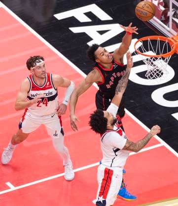 (251122) -- TORONTO, Nov. 22, 2025 -- Scottie Barnes (C) of Toronto Raptors goes up for a layup during the 2025-2026 NBA, Basketball Herren, USA Cup group match between Toronto Raptors and Washington Wizards in Toronto, Canada, Nov. 21, 2025. (Photo by Xinhua) (SP)CANADA-TORONTO-NBA CUP-WIZARDS VS RAPTORS ZouxZheng 