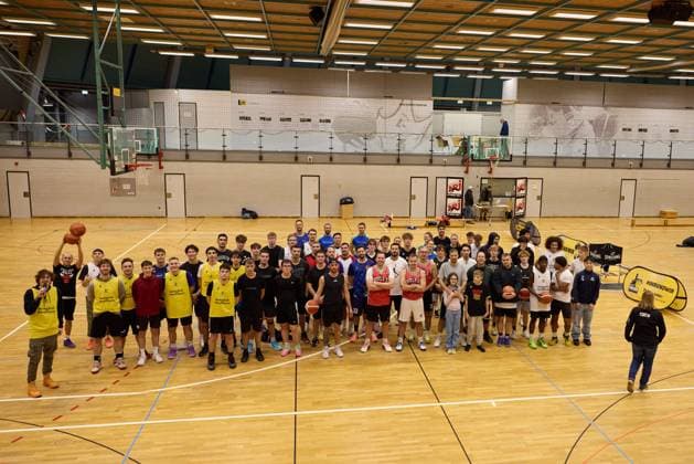 Gruppenbild GER, Basketball um Mitternacht, MHP Riesen Ludwigsburg, Basketball, 21.11.2025 GER, Basketball um Mitternacht, MHP Riesen Ludwigsburg, Basketball, 21.11.2025 Ludwigsburg Copyright: xEibner-Pressefoto xFrancescoxConx