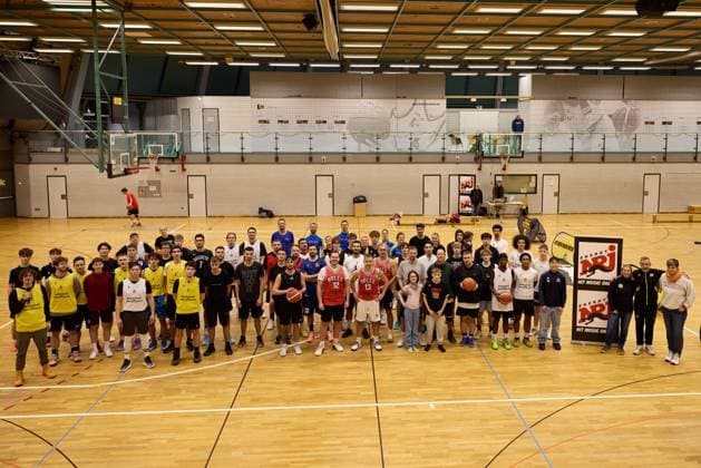 Gruppenbild GER, Basketball um Mitternacht, MHP Riesen Ludwigsburg, Basketball, 21.11.2025 GER, Basketball um Mitternacht, MHP Riesen Ludwigsburg, Basketball, 21.11.2025 Ludwigsburg Copyright: xEibner-Pressefoto xFrancescoxConx