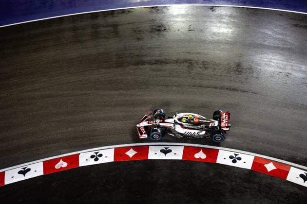 F1 - LAS VEGAS GRAND PRIX 2025 87 BEARMAN Ollie Oliver (gbr), Haas F1 Team VF-25 Ferrari, action during the 2025 Formula 1 Las Vegas Grand Prix, 22th round of the 2025 FIA Formula One World Championship, WM, Weltmeisterschaft from November 21 to 23, 2025 on the Las Vegas Strip Circuit, in Paradise, Nevada, United States of America - ParadiseUnited States  Copyright: xAndrÃ xFerreirax