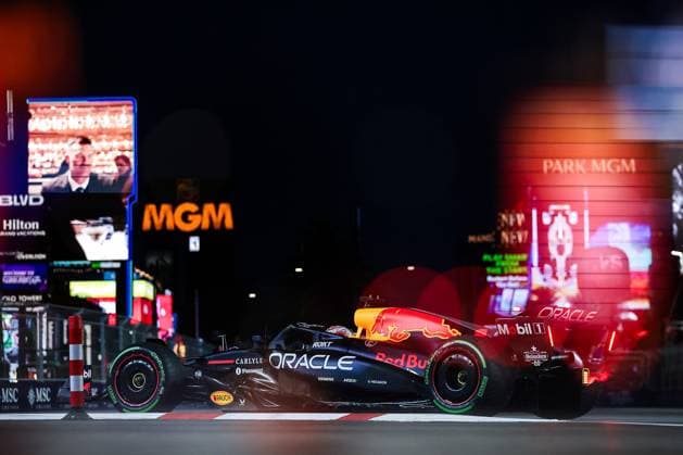 F1 - LAS VEGAS GRAND PRIX 2025 01 VERSTAPPEN Max (nld), Red Bull Racing RB21, action during the 2025 Formula 1 Las Vegas Grand Prix, 22th round of the 2025 FIA Formula One World Championship, WM, Weltmeisterschaft from November 21 to 23, 2025 on the Las Vegas Strip Circuit, in Paradise, Nevada, United States of America - ParadiseUnited States  Copyright: xEricxAlonsox
