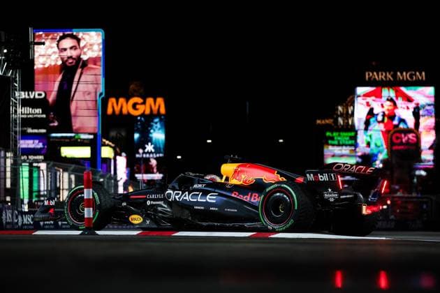 F1 - LAS VEGAS GRAND PRIX 2025 01 VERSTAPPEN Max (nld), Red Bull Racing RB21, action during the 2025 Formula 1 Las Vegas Grand Prix, 22th round of the 2025 FIA Formula One World Championship, WM, Weltmeisterschaft from November 21 to 23, 2025 on the Las Vegas Strip Circuit, in Paradise, Nevada, United States of America - ParadiseUnited States  Copyright: xEricxAlonsox
