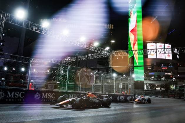 F1 - LAS VEGAS GRAND PRIX 2025 01 VERSTAPPEN Max (nld), Red Bull Racing RB21, action during the 2025 Formula 1 Las Vegas Grand Prix, 22th round of the 2025 FIA Formula One World Championship, WM, Weltmeisterschaft from November 21 to 23, 2025 on the Las Vegas Strip Circuit, in Paradise, Nevada, United States of America - ParadiseUnited States  Copyright: xEricxAlonsox