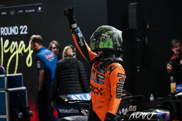 F1 - LAS VEGAS GRAND PRIX 2025 NORRIS Lando (gbr), McLaren F1 Team MCL39, portrait celebration during the 2025 Formula 1 Las Vegas Grand Prix, 22th round of the 2025 FIA Formula One World Championship, WM, Weltmeisterschaft from November 21 to 23, 2025 on the Las Vegas Strip Circuit, in Paradise, Nevada, United States of America - ParadiseUnited States  Copyright: xEricxAlonsox