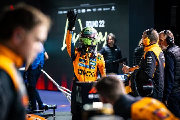 F1 - LAS VEGAS GRAND PRIX 2025 NORRIS Lando (gbr), McLaren F1 Team MCL39, portrait during the 2025 Formula 1 Las Vegas Grand Prix, 22th round of the 2025 FIA Formula One World Championship, WM, Weltmeisterschaft from November 21 to 23, 2025 on the Las Vegas Strip Circuit, in Paradise, Nevada, United States of America - ParadiseUnited States  Copyright: xAndrÃ xFerreirax