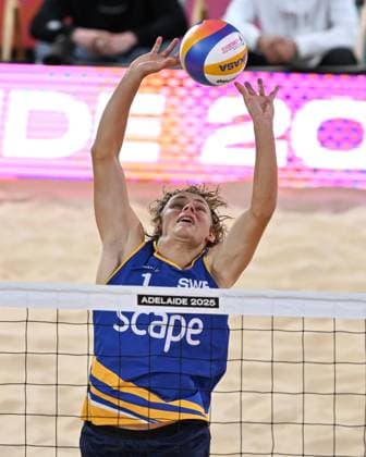 251122 David Ahman of Sweden during The Beach volleyball, Beachvolleyball World Championships Semi Final on November 22, 2025 in Adelaide. Photo: Michael Errey BILDBYRAN kod XY XY0085 beachvolleyboll beach volleyball sandvolleyball world championships semi finals bbeng semifinal Copyright: MichaelxErrey BB251122BB236