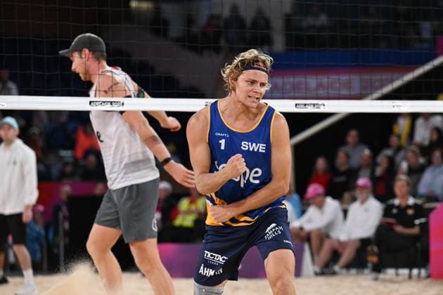 251122 David Ahman of Sweden reacts on winning a point during The Beach volleyball, Beachvolleyball World Championships Semi Final on November 22, 2025 in Adelaide. Photo: Michael Errey BILDBYRAN kod XY XY0085 beachvolleyboll beach volleyball sandvolleyball world championships semi finals bbeng semifinal jubel Copyright: MichaelxErrey BB251122BB237