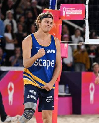 251122 David Ahman of Sweden reacts on match point during The Beach volleyball, Beachvolleyball World Championships Semi Final on November 22, 2025 in Adelaide. Photo: Michael Errey BILDBYRAN kod XY XY0085 beachvolleyboll beach volleyball sandvolleyball world championships semi finals bbeng semifinal Copyright: MichaelxErrey BB251122BB240