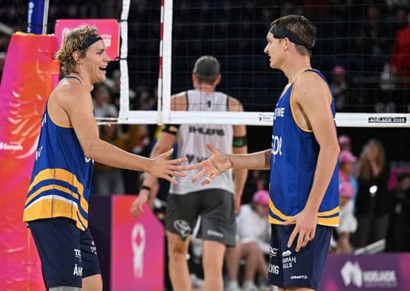 251122 Jonatan Hellvig and David Ahman of Sweden celebrate after defeating Nils Ehlers and Clemens Wickler of Germany during The Beach volleyball, Beachvolleyball World Championships Semi Final on November 22, 2025 in Adelaide. Photo: Michael Errey BILDBYRAN kod XY XY0085 beachvolleyboll beach volleyball sandvolleyball world championships semi finals bbeng semifinal Copyright: MichaelxErrey BB251122BB242