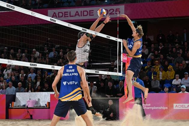251122 David Ahman of Sweden smashes a winner during The Beach volleyball, Beachvolleyball World Championships Semi Final on November 22, 2025 in Adelaide. Photo: Michael Errey BILDBYRAN kod XY XY0085 beachvolleyboll beach volleyball sandvolleyball world championships semi finals bbeng semifinal Copyright: MichaelxErrey BB251122BB246