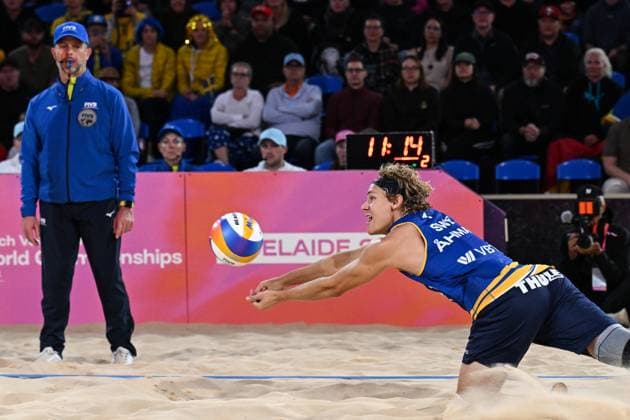 251122 David Ahman of Sweden during The Beach volleyball, Beachvolleyball World Championships Semi Final on November 22, 2025 in Adelaide. Photo: Michael Errey BILDBYRAN kod XY XY0085 beachvolleyboll beach volleyball sandvolleyball world championships semi finals bbeng semifinal Copyright: MichaelxErrey BB251122BB250