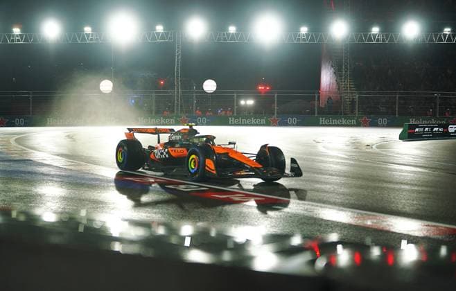(251122) -- LAS VEGAS, Nov. 22, 2025 -- McLaren s British driver Lando Norris competes during the qualifying session of the 2025 Formula One U.S. Grand Prix at Las Vegas Circuit, in Las Vegas, the United States, Nov. 21, 2025. ) (SP)U.S.-LAS VEGAS-F1-GRAND PRIX-QUALIFYING SESSION WuxXiaoling 