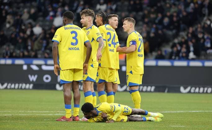 Patrick Nkoa, Kevin Ehlers, Sidi Sane, Florian Flick, Sven Köhler, unten Christian Conteh Fußball Fussball DFL 2.Bundesliga Herren 13. Spieltag Saison 2025 2026 21.11.2025 Hertha BSC Berlin vs. Eintracht Braunschweig BTSV DFL regulations prohibit any use of photographs as image sequences and or quasi-video