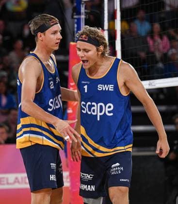 251122 Jonatan Hellvig and David Ahman of Sweden reacts on winning a point during The Beach volleyball, Beachvolleyball World Championships Semi Final on November 22, 2025 in Adelaide. Photo: Michael Errey BILDBYRAN kod XY XY0085 beachvolleyboll beach volleyball sandvolleyball world championships semi finals bbeng semifinal Copyright: MichaelxErrey BB251122BB310