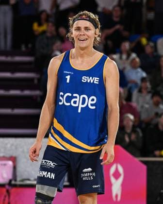251122 David Ahman of Sweden sees the funny side of a point during The Beach volleyball, Beachvolleyball World Championships Semi Final on November 22, 2025 in Adelaide. Photo: Michael Errey BILDBYRAN kod XY XY0085 beachvolleyboll beach volleyball sandvolleyball world championships semi finals bbeng semifinal Copyright: MichaelxErrey BB251122BB334