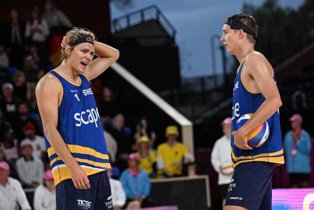 251122 Jonatan Hellvig and David Ahman of Sweden frustrated on losing a point during The Beach volleyball, Beachvolleyball World Championships Semi Final on November 22, 2025 in Adelaide. Photo: Michael Errey BILDBYRAN kod XY XY0085 beachvolleyboll beach volleyball sandvolleyball world championships semi finals bbeng semifinal Copyright: MichaelxErrey BB251122BB341