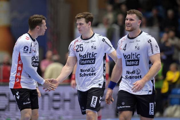 Emil Manfeldt Jakobsen (SG Flensburg-Handewitt 31), Lukas Lindhard Joergensen (SG Flensburg-Handewitt 25), Johannes Golla (SG Flensburg-Handewitt 4) (L-R) , GER, MT Melsungen - SG Flensburg-Handewitt, Handball, 1. Bundesliga, 13. Spieltag, Saison 2025 2026, 21.11.2025, GER, MT Melsungen - SG Flensburg-Handewitt, Handball, 1. Bundesliga, 13. Spieltag, Saison 2025 2026, 21.11.2025 Kassel Copyright: xEibner-Pressefotox xRolandxSippelx EP_RSL
