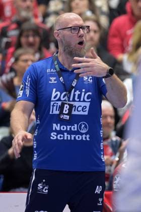 Ales Pajovic (Trainer SG Flensburg-Handewitt) , GER, MT Melsungen - SG Flensburg-Handewitt, Handball, 1. Bundesliga, 13. Spieltag, Saison 2025 2026, 21.11.2025, GER, MT Melsungen - SG Flensburg-Handewitt, Handball, 1. Bundesliga, 13. Spieltag, Saison 2025 2026, 21.11.2025 Kassel Copyright: xEibner-Pressefotox xRolandxSippelx EP_RSL