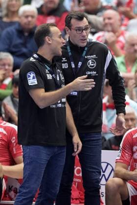 Roberto Garcia Parrondo (Trainer MT Melsungen), Isaias Guadiola Villaplana (Co-Trainer MT Melsungen) , GER, MT Melsungen - SG Flensburg-Handewitt, Handball, 1. Bundesliga, 13. Spieltag, Saison 2025 2026, 21.11.2025, GER, MT Melsungen - SG Flensburg-Handewitt, Handball, 1. Bundesliga, 13. Spieltag, Saison 2025 2026, 21.11.2025 Kassel Copyright: xEibner-Pressefotox xRolandxSippelx EP_RSL
