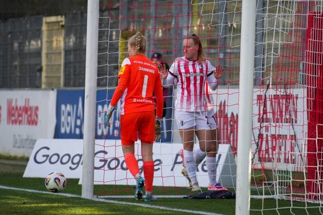 Fussball, Google Pixel Frauen-Bundesliga, 11.Spieltag, 2025 2026, SC Freiburg vs. Carl Zeiss Jena, 22.11.2025, Dreisamstadion, Freiburg,: Luca Birkholz (SC Freiburg, Frauen 23) Tor, Torjubel, Emotionen, Torschuss, Freude, Jubel, Freiburg Dreisamstadion Baden-Württemberg Deutschland Copyright: xFINLEYxMÖRCHx