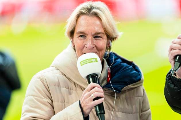 2. Fußball Bundesliga: Fortuna Düsseldorf vs. 1. FC Magdeburg, 22.11.2025 DUESSELDORF, GERMANY - NOVEMBER 22: Martina Voss-Tecklenburg während des Bundesligaspiels 2. Fußball Bundesliga: Fortuna Düsseldorf vs. 1. FC Magdeburg in der MERKUR SPIEL-ARENA am 11. Spieltag der 1. Bundesliga. November 22, 2025 in Duesseldorf, Germany. DFL-BESTIMMUNGEN UNTERSAGEN JEGLICHE VERWENDUNG VON FOTOGRAFIEN ALS BILDSEQUENZEN UND ODER QUASI-VIDEO. Copyright: xBEAUTIFULxSPORTS KennyxBeelex