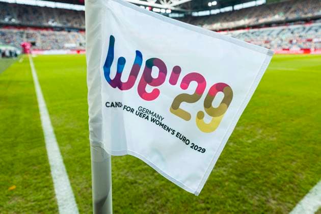 2. Fußball Bundesliga: Fortuna Düsseldorf vs. 1. FC Magdeburg, 22.11.2025 DUESSELDORF, GERMANY - NOVEMBER 22: Gemeinsamer Aktionsspieltag für Bewerbung um UEFA Women s EURO 2029 während des Bundesligaspiels 2. Fußball Bundesliga: Fortuna Düsseldorf vs. 1. FC Magdeburg in der MERKUR SPIEL-ARENA am 11. Spieltag der 1. Bundesliga. November 22, 2025 in Duesseldorf, Germany. DFL-BESTIMMUNGEN UNTERSAGEN JEGLICHE VERWENDUNG VON FOTOGRAFIEN ALS BILDSEQUENZEN UND ODER QUASI-VIDEO. Copyright: xBEAUTIFULxSPORTS KennyxBeelex