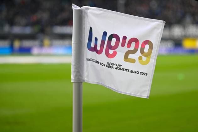 Paderborn, Home Deluxe Arena, 22.11.25, GER, Herren, 2.Bundesliga, Saison 2025-2026, SC Paderborn 07 - Hannover 96 Bild: Deutschland und der DFB werben um die Ausrichtungen der Frauen Europameisterschaft 2029 DFL regulations prohibit any use of photographs as image sequences and or quasi-video. NRW Deutschland