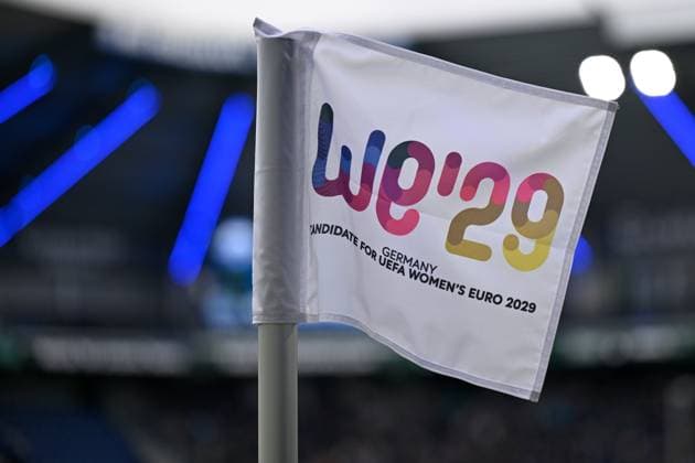 Paderborn, Home Deluxe Arena, 22.11.25, GER, Herren, 2.Bundesliga, Saison 2025-2026, SC Paderborn 07 - Hannover 96 Bild: Deutschland und der DFB werben um die Ausrichtungen der Frauen Europameisterschaft 2029 DFL regulations prohibit any use of photographs as image sequences and or quasi-video. NRW Deutschland