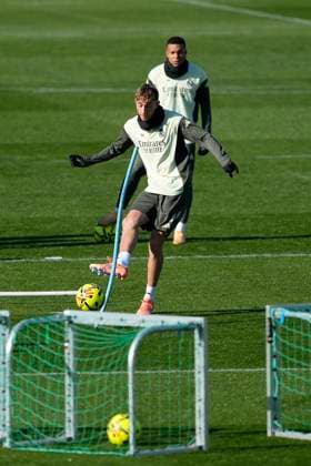 November 22, 2025, Valdebebas, Madrid, Spain: Dean Huijsen during the training day of Real Madrid ahead the Spanish League, LaLiga EA Sports, football match against Elche CF at Ciudad Deportiva Real Madrid on November 22, 2025, in Valdebebas, Madrid, Spain. Valdebebas Spain - ZUMAa181 20251122_zaa_a181_008 Copyright: xOscarxJ.xBarrosox
