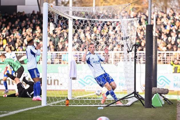 22.11.2025, Fussball, 2. Bundesliga, Saison 2025 2026, 13. Spieltag, Preußen Münster - FC Schalke 04, Mika Wallentowitz (FC Schalke 04) xRHR-FOTO YYx Copyright: KROEGER RHR-FOTOx RHR-FOTO YY