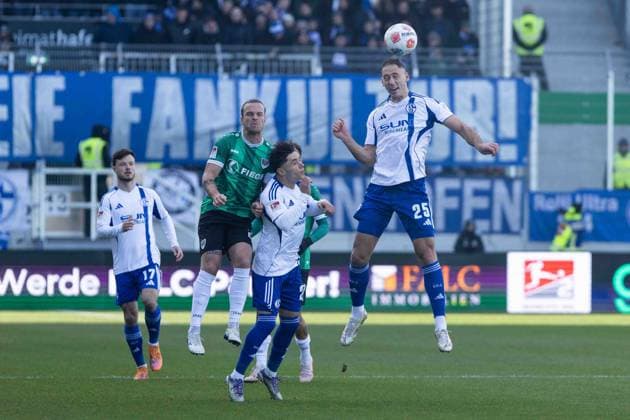 2. Fußball Bundesliga: SC Preußen Münster - FC Schalke 04; 22.11.2025 Nikola Katic (FC Schalke 04, 25) 2. Fußball Bundesliga 13. Spieltag: SC Preußen Münster - FC Schalke 04; LVM-Preußenstadion, Münster; 22.11.2025 DFL regulations prohibit any use of photographs as image sequences and or quasi video. Copyright: xBEAUTIFULxSPORTS Buriakovx