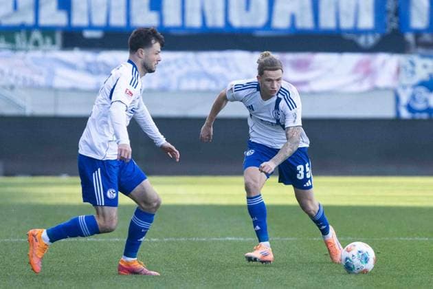 2. Fußball Bundesliga: SC Preußen Münster - FC Schalke 04; 22.11.2025 Adrian Gantenbein (FC Schalke 04, 17), Mika Wallentowitz (FC Schalke 04, 35) 2. Fußball Bundesliga 13. Spieltag: SC Preußen Münster - FC Schalke 04; LVM-Preußenstadion, Münster; 22.11.2025 DFL regulations prohibit any use of photographs as image sequences and or quasi video. Copyright: xBEAUTIFULxSPORTS Buriakovx