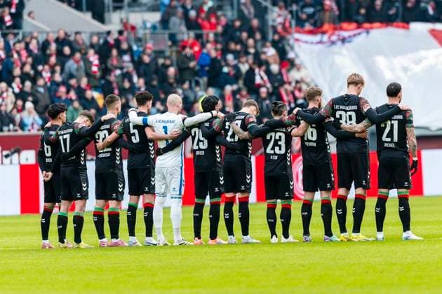 2. Fußball Bundesliga: Fortuna Düsseldorf vs. 1. FC Magdeburg, 22.11.2025 DUESSELDORF, GERMANY - NOVEMBER 22: während des Bundesligaspiels 2. Fußball Bundesliga: Fortuna Düsseldorf vs. 1. FC Magdeburg in der MERKUR SPIEL-ARENA am 11. Spieltag der 1. Bundesliga. November 22, 2025 in Duesseldorf, Germany. DFL-BESTIMMUNGEN UNTERSAGEN JEGLICHE VERWENDUNG VON FOTOGRAFIEN ALS BILDSEQUENZEN UND ODER QUASI-VIDEO. Copyright: xBEAUTIFULxSPORTS KennyxBeelex
