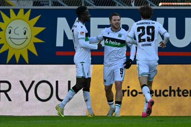 Paderborn, Home Deluxe Arena, 22.11.25, GER, Herren, 2.Bundesliga, Saison 2025-2026, SC Paderborn 07 - Hannover 96 Bild: Benjamin KAELLMANN (Hannover) jubelt nach seinem Tor zum 0:1 DFL regulations prohibit any use of photographs as image sequences and or quasi-video. NRW Deutschland