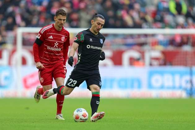 Baris Atik (1.FC Magdeburg) und Moritz Heyer (Fortuna Duesseldorf) im Zweikampf waehrend des spiels der 2. Bundesliga zwischen Fortuna Düsseldorf und 1. FC Magdeburg, Merkur Spiel-Arena am 22. November 2025 in Düsseldorf, Deutschland. (Foto von Oliver Kaelke DeFodi Images) +++ Baris Atik (1.FC Magdeburg) und Moritz Heyer (Fortuna Duesseldorf) battle for the ball during the 2. Bundesliga match between Fortuna Düsseldorf and 1. FC Magdeburg at Merkur Spiel-Arena on November 22, 2025 in Düsseldorf, Germany. (Photo by Oliver Kaelke DeFodi Images) (Photo by Oliver Kaelke DeFodi Images)
