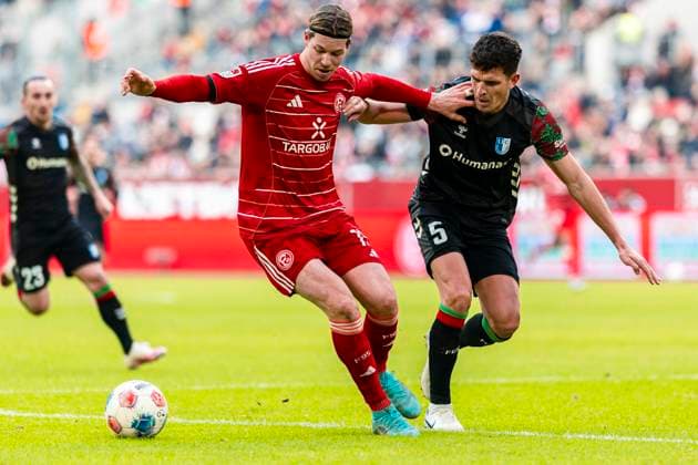 2. Fußball Bundesliga: Fortuna Düsseldorf vs. 1. FC Magdeburg, 22.11.2025 DUESSELDORF, GERMANY - NOVEMBER 22: Cedric Itten (Fortuna Düsseldorf, 13) während des Bundesligaspiels 2. Fußball Bundesliga: Fortuna Düsseldorf vs. 1. FC Magdeburg in der MERKUR SPIEL-ARENA am 11. Spieltag der 1. Bundesliga. November 22, 2025 in Duesseldorf, Germany. DFL-BESTIMMUNGEN UNTERSAGEN JEGLICHE VERWENDUNG VON FOTOGRAFIEN ALS BILDSEQUENZEN UND ODER QUASI-VIDEO. Copyright: xBEAUTIFULxSPORTS KennyxBeelex