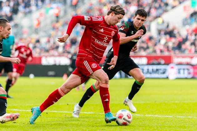 2. Fußball Bundesliga: Fortuna Düsseldorf vs. 1. FC Magdeburg, 22.11.2025 DUESSELDORF, GERMANY - NOVEMBER 22: Cedric Itten (Fortuna Düsseldorf, 13) während des Bundesligaspiels 2. Fußball Bundesliga: Fortuna Düsseldorf vs. 1. FC Magdeburg in der MERKUR SPIEL-ARENA am 11. Spieltag der 1. Bundesliga. November 22, 2025 in Duesseldorf, Germany. DFL-BESTIMMUNGEN UNTERSAGEN JEGLICHE VERWENDUNG VON FOTOGRAFIEN ALS BILDSEQUENZEN UND ODER QUASI-VIDEO. Copyright: xBEAUTIFULxSPORTS KennyxBeelex