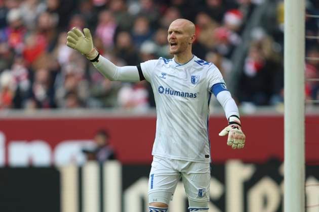 Torwart Dominik Reimann (1.FC Magdeburg) gestikuliert, Gestik waehrend des spiels der 2. Bundesliga zwischen Fortuna Düsseldorf und 1. FC Magdeburg, Merkur Spiel-Arena am 22. November 2025 in Düsseldorf, Deutschland. (Foto von Oliver Kaelke DeFodi Images) +++ Torwart Dominik Reimann (1.FC Magdeburg) gestures during the 2. Bundesliga match between Fortuna Düsseldorf and 1. FC Magdeburg at Merkur Spiel-Arena on November 22, 2025 in Düsseldorf, Germany. (Photo by Oliver Kaelke DeFodi Images) (Photo by Oliver Kaelke DeFodi Images)