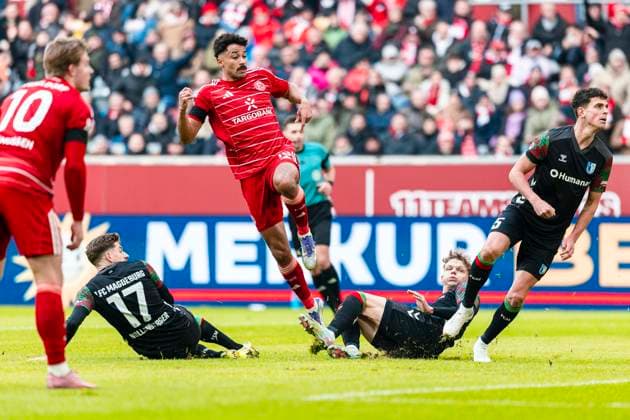 2. Fußball Bundesliga: Fortuna Düsseldorf vs. 1. FC Magdeburg, 22.11.2025 DUESSELDORF, GERMANY - NOVEMBER 22: Emmanuel Iyoha (Fortuna Düsseldorf, 19) während des Bundesligaspiels 2. Fußball Bundesliga: Fortuna Düsseldorf vs. 1. FC Magdeburg in der MERKUR SPIEL-ARENA am 11. Spieltag der 1. Bundesliga. November 22, 2025 in Duesseldorf, Germany. DFL-BESTIMMUNGEN UNTERSAGEN JEGLICHE VERWENDUNG VON FOTOGRAFIEN ALS BILDSEQUENZEN UND ODER QUASI-VIDEO. Copyright: xBEAUTIFULxSPORTS KennyxBeelex