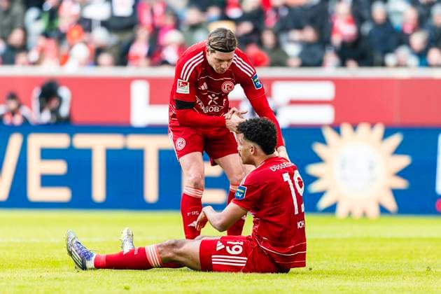 2. Fußball Bundesliga: Fortuna Düsseldorf vs. 1. FC Magdeburg, 22.11.2025 DUESSELDORF, GERMANY - NOVEMBER 22: Emmanuel Iyoha (Fortuna Düsseldorf, 19) während des Bundesligaspiels 2. Fußball Bundesliga: Fortuna Düsseldorf vs. 1. FC Magdeburg in der MERKUR SPIEL-ARENA am 11. Spieltag der 1. Bundesliga. November 22, 2025 in Duesseldorf, Germany. DFL-BESTIMMUNGEN UNTERSAGEN JEGLICHE VERWENDUNG VON FOTOGRAFIEN ALS BILDSEQUENZEN UND ODER QUASI-VIDEO. Copyright: xBEAUTIFULxSPORTS KennyxBeelex