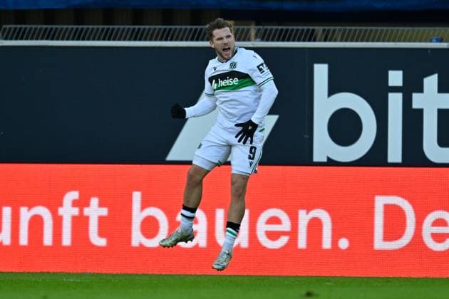 Paderborn, Home Deluxe Arena, 22.11.25, GER, Herren, 2.Bundesliga, Saison 2025-2026, SC Paderborn 07 - Hannover 96 Bild: Benjamin KAELLMANN (Hannover) jubelt nach seinem Tor zum 0:2 DFL regulations prohibit any use of photographs as image sequences and or quasi-video. NRW Deutschland