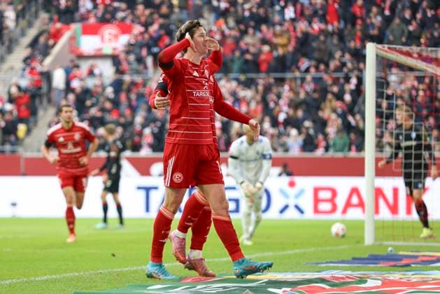 Cedric Itten (Fortuna Duesseldorf) Torjubel, jubelt nach seinem Treffer zum 1:0 waehrend des spiels der 2. Bundesliga zwischen Fortuna Düsseldorf und 1. FC Magdeburg, Merkur Spiel-Arena am 22. November 2025 in Düsseldorf, Deutschland. (Foto von Oliver Kaelke DeFodi Images) +++ Cedric Itten (Fortuna Duesseldorf) celebrates after scoring his team s first goal during the 2. Bundesliga match between Fortuna Düsseldorf and 1. FC Magdeburg at Merkur Spiel-Arena on November 22, 2025 in Düsseldorf, Germany. (Photo by Oliver Kaelke DeFodi Images) (Photo by Oliver Kaelke DeFodi Images)