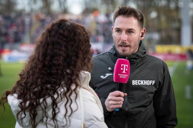 3. Liga: FC Viktoria Köln - SC Verl, 22.11.2025 Tobias Strobl (Cheftrainer SC Verl) ; Köln, 22.11.2025 - 15. Spieltag der 3. Fußball-Liga: FC Viktoria Köln - SC Verl im Sportpark Höhenberg in Köln. Die DFL-Bestimmungen verbieten die Verwendung von Fotografien als Bildsequenzen und oder Quasi-Videos. Copyright: xBEAUTIFULxSPORTS AxelxKohringx