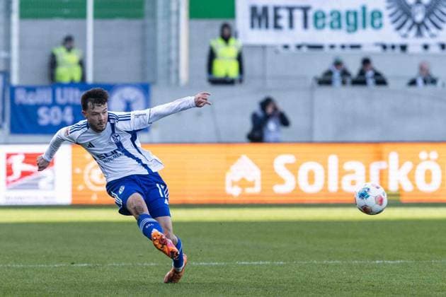 2. Fußball Bundesliga: SC Preußen Münster - FC Schalke 04; 22.11.2025 Adrian Gantenbein (FC Schalke 04, 17) 2. Fußball Bundesliga 13. Spieltag: SC Preußen Münster - FC Schalke 04; LVM-Preußenstadion, Münster; 22.11.2025 DFL regulations prohibit any use of photographs as image sequences and or quasi video. Copyright: xBEAUTIFULxSPORTS Buriakovx