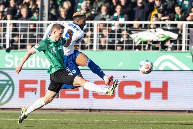 2. Fußball Bundesliga: SC Preußen Münster - FC Schalke 04; 22.11.2025 Moussa Sylla (FC Schalke 04, 9), Paul Jaekel (SC Preußen Münster, 3) 2. Fußball Bundesliga 13. Spieltag: SC Preußen Münster - FC Schalke 04; LVM-Preußenstadion, Münster; 22.11.2025 DFL regulations prohibit any use of photographs as image sequences and or quasi video. Copyright: xBEAUTIFULxSPORTS Buriakovx