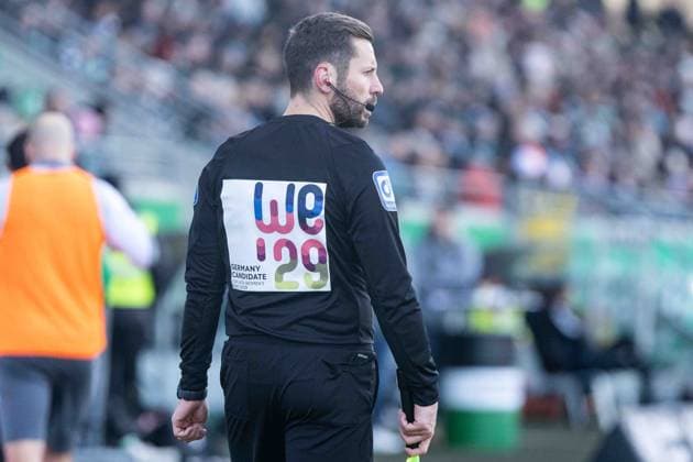 2. Fußball Bundesliga: SC Preußen Münster - FC Schalke 04; 22.11.2025 Schiedsrichter und Linienrichter tragen ein Sondertrikot, WE29, GERMANY CANDIDATE für UEFA Women’s EURO 2029 2. Fußball Bundesliga 13. Spieltag: SC Preußen Münster - FC Schalke 04; LVM-Preußenstadion, Münster; 22.11.2025 DFL regulations prohibit any use of photographs as image sequences and or quasi video. Copyright: xBEAUTIFULxSPORTS Buriakovx