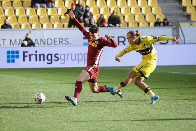 Dritte Liga, Alemannia Aachen vs. SSV Jahn Regensburg, 22.11.2025 Chance von Elias Bördner (Alemannia Aachen 23) -- DFL REGULATIONS PROHIBIT ANY USE OF PHOTOGRAPHS AS IMAGE SEQUENCES AND OR Q?UASI-VIDEO. - Dritte Liga, Alemannia Aachen vs. SSV Jahn Regensburg, 22.11.2025, Tivoli, Aachen Copyright: xBEAUTIFULxSPORTS Derixx